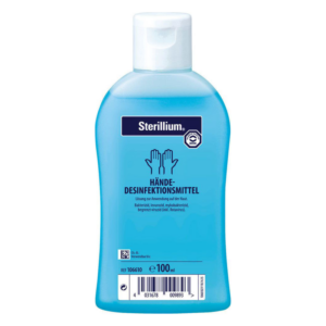 Händedesinfektionsmittel in einer blauen Flasche mit Pumpspender und Aufschrift.