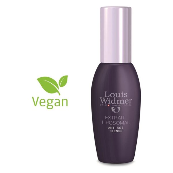 Lila Flasche mit Anti-Aging Serum von Louis Widmer, verpackt in einer eleganten Form, mit veganem Label.