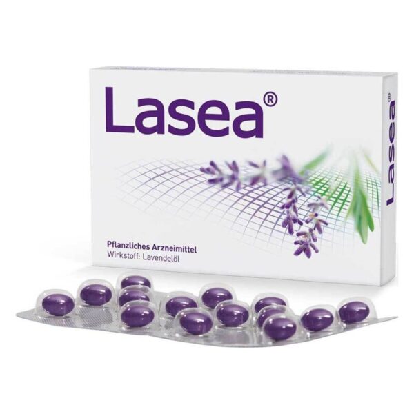 Verpackung von Lasea, einem pflanzlichen Arzneimittel mit Lavendelöl, in einer Blisterpackung mit lila Kapseln.