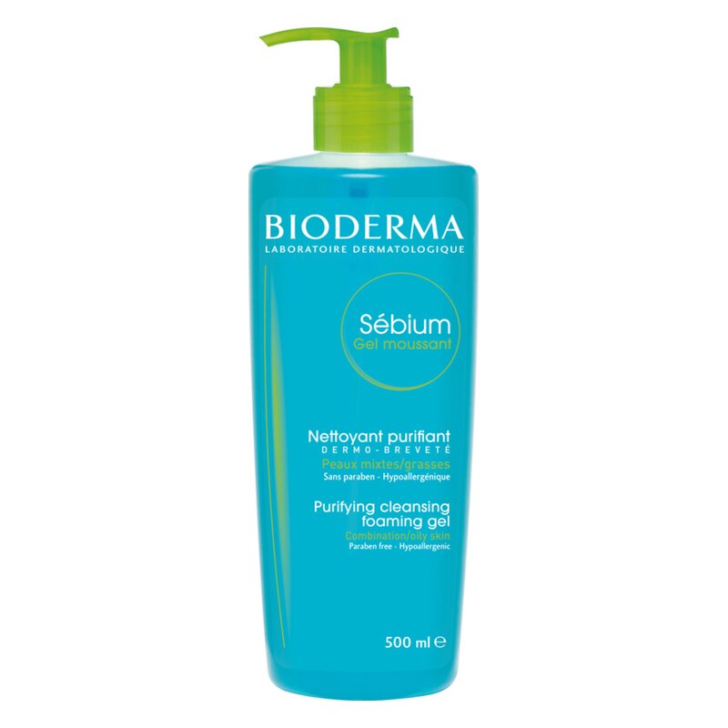 Sébium Gel moussant von Bioderma in einer blauen Flasche mit grünem Pumpkopf, 500 ml, für fettige Haut.