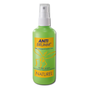 Grüne Sprühflasche mit Anti-Brumm Insektenschutzmittel, für Kinder geeignet, mit gelbem Aufdruck und Abbildung einer Libelle.