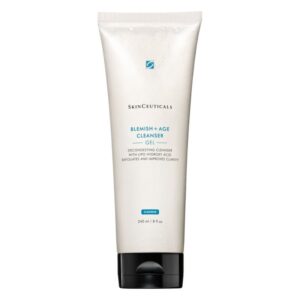 Tube mit Gelreiniger von SkinCeuticals, mit blauen und grauen Schriftzügen, klare Verpackung, 240 ml.