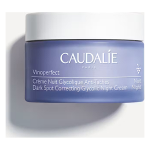 Lila Nachtcreme von Caudalie zur Korrektur von dunklen Flecken in einem runden Tiegel mit weißem Deckel.