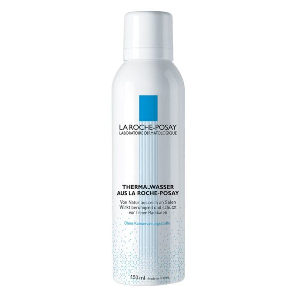 Sprühflasche mit Thermalwasser von La Roche-Posay, charakteristisch durch den weißen Körper und das blaue Logo.