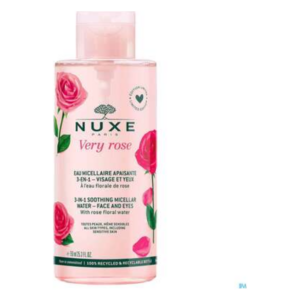Flasche mit Nuxe Very Rose, einer sanften Mizellenreinigung für Gesicht und Augen, mit rosafarbenem Etikett und Rosenmotiven.