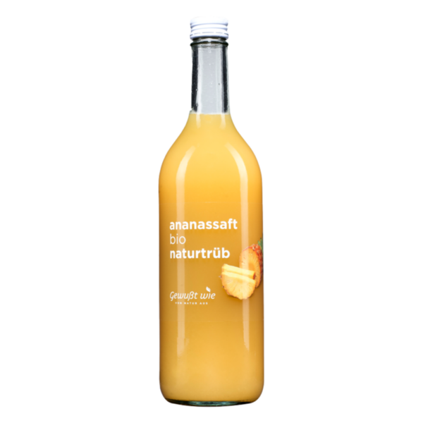 Flasche mit Bio-Ananassaft, naturtrüb, etikettiert mit 'ananas saft bio naturtrüb' und Bildstück von Ananas.
