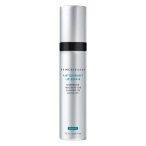 Flasche mit Lippenpflege von SkinCeuticals, silberne Verpackung mit schwarzem Deckel, zur Reparatur beschädigter Lippen.