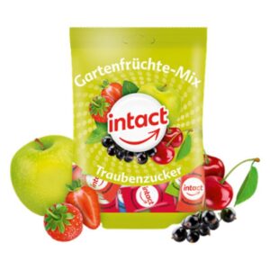 Verpackung mit Traubenzucker und Gartenfrüchte-Mix, umgeben von frischen Apfel, Erdbeere und Kirsche.