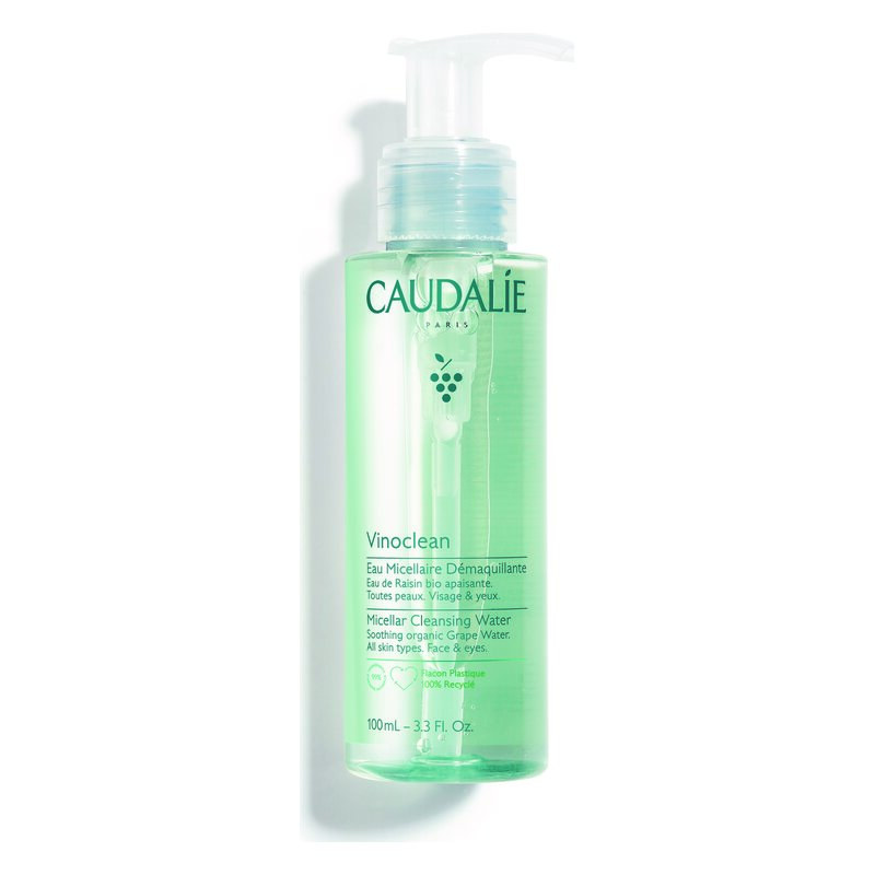 Flasche mit micellarer Reinigungswasser von Caudalie, grün, mit Pumpspender und beschreibendem Etikett.