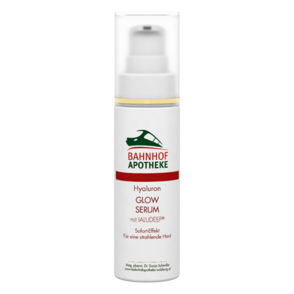 Hyaluronsäure Glow Serum in einer weißen Pumpflasche mit goldfarbenem Verschluss und grünem Logo der Bahnhof Apotheke.